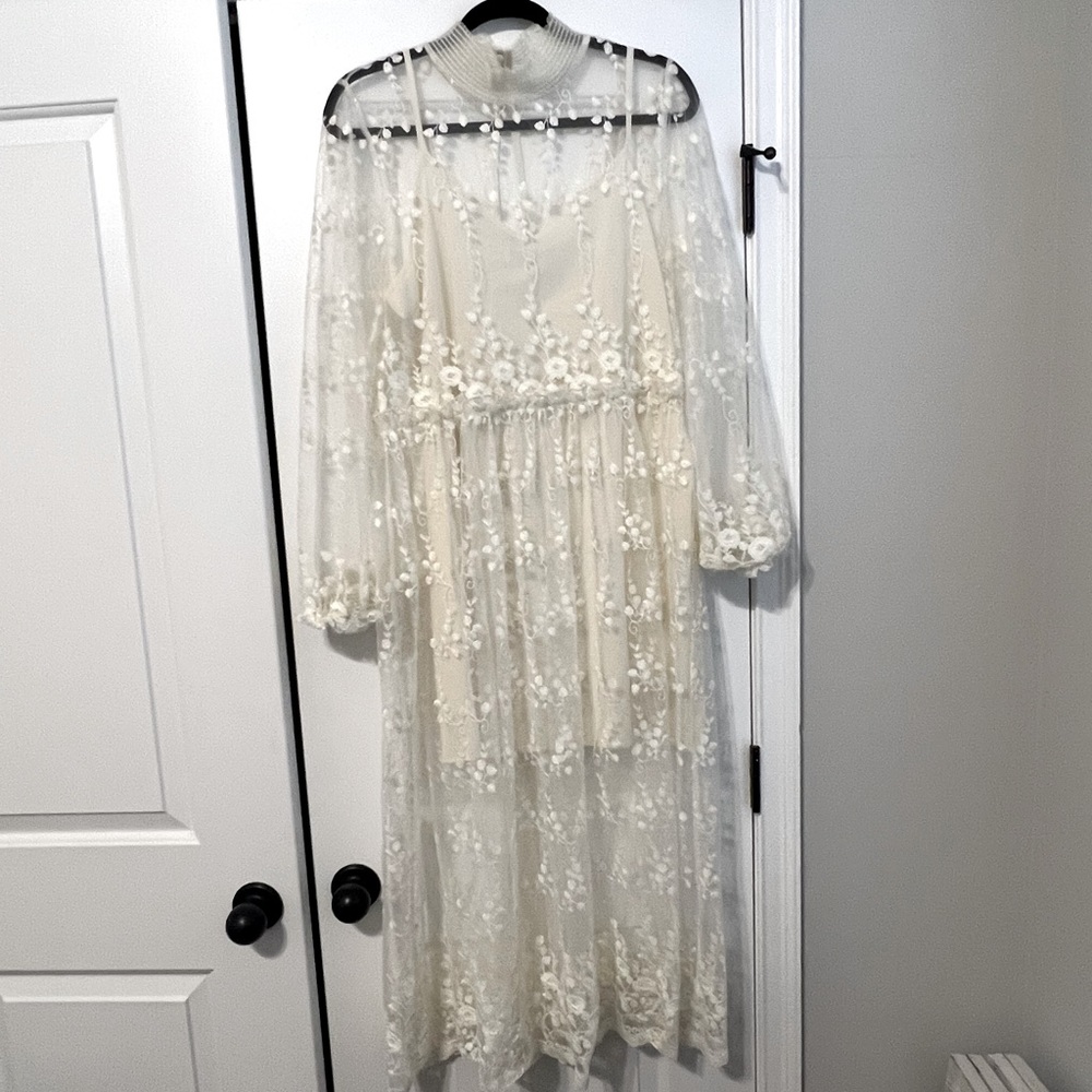 VICI Shear white/ivory lace dress